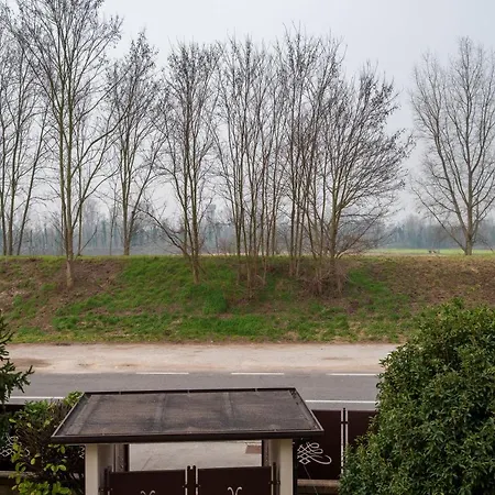 The River Bank House - Casa Con Vista Argine Homestay *